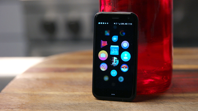 Illustration for article titled Palm's Ultra Tiny Phone Is an Absolute Snack